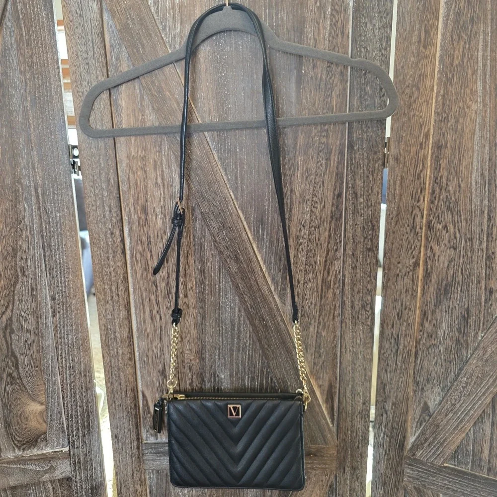 Victoria's Secret Purse Black V-Quilted Top Zip Cross Body Camera‎ Shoulder Bag